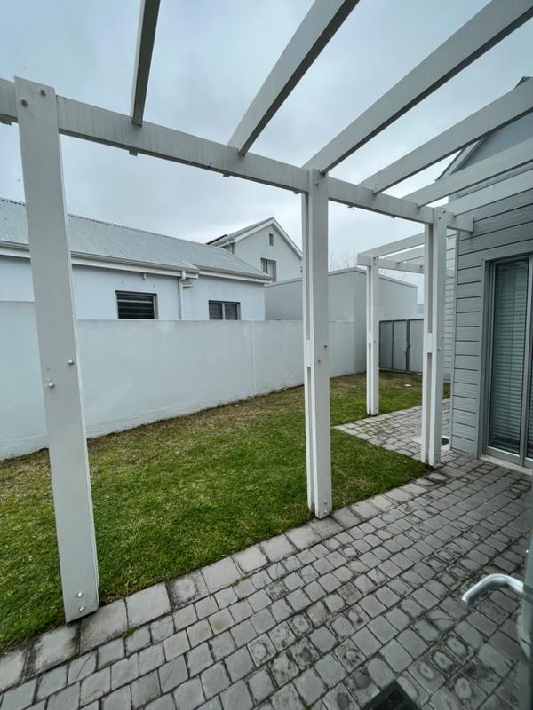 To Let 3 Bedroom Property for Rent in Lemoenkloof Western Cape